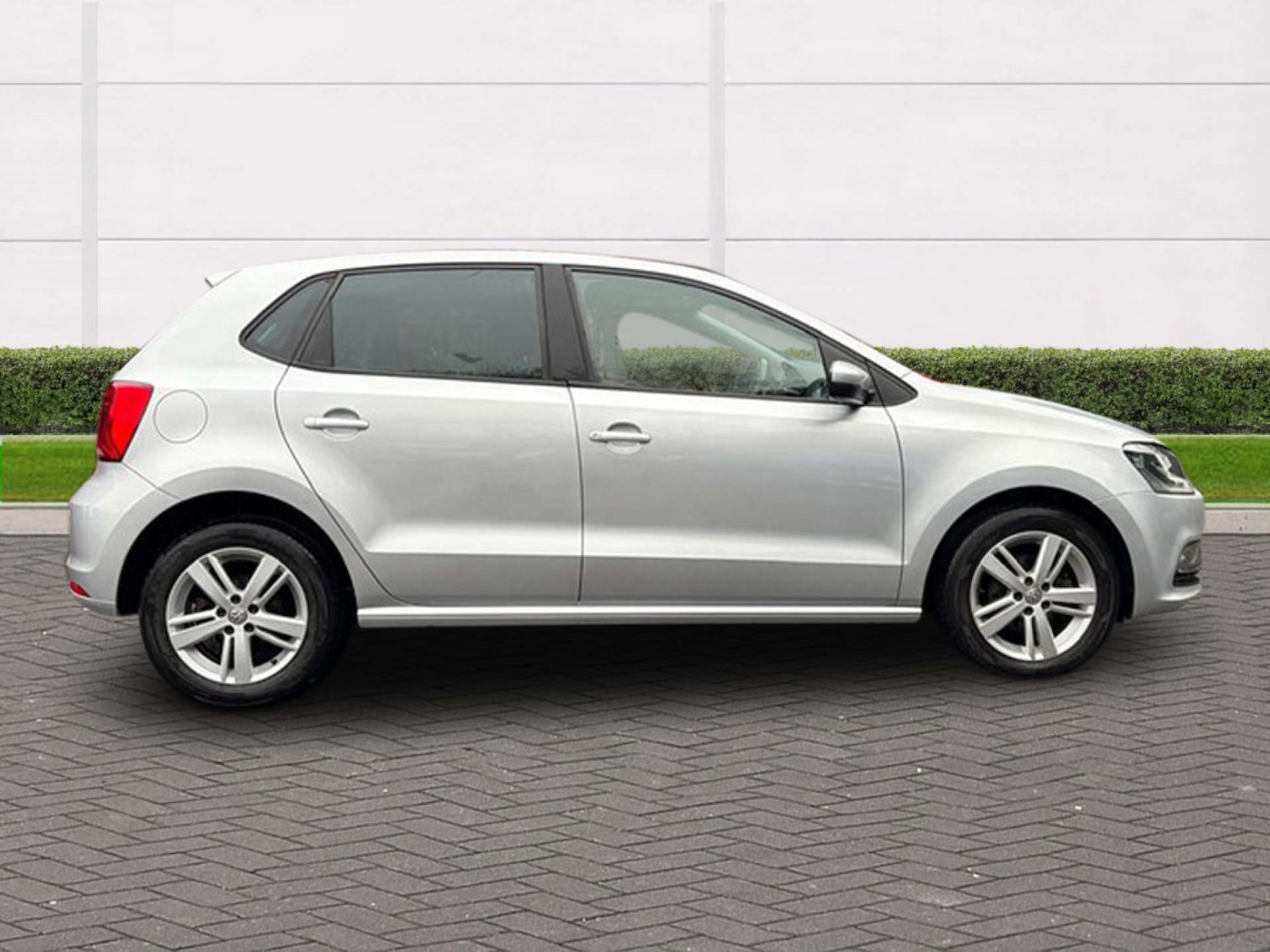 Used Volkswagen Polo 2016 for sale - 77342903: Photo 2