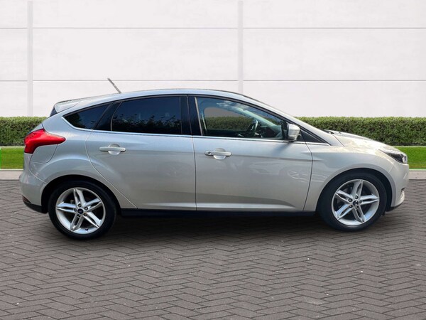 Used Ford Focus 2015 for sale - 76048854: Photo 2