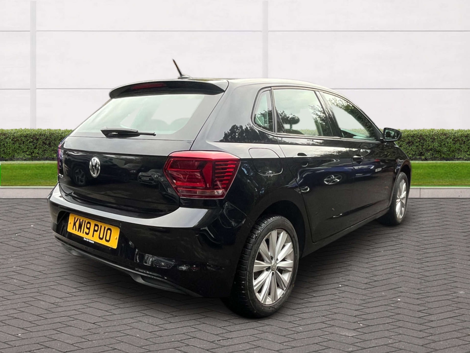 Used Volkswagen Polo 2019 for sale - 76404374: Photo 2