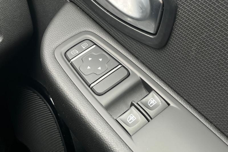 Used Renault Clio 2018 for sale - 77592822: Photo 16