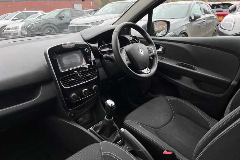 Used Renault Clio 2018 for sale - 77592822: Photo 18