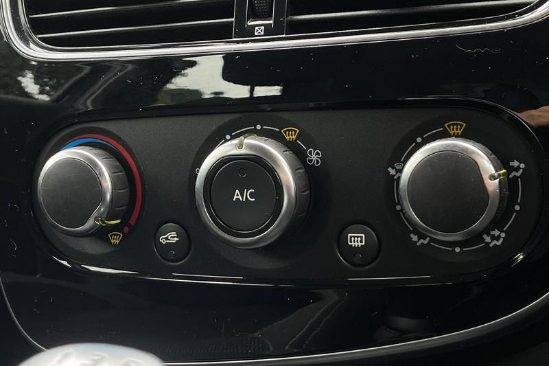 Used Renault Clio 2018 for sale - 77592822: Photo 29