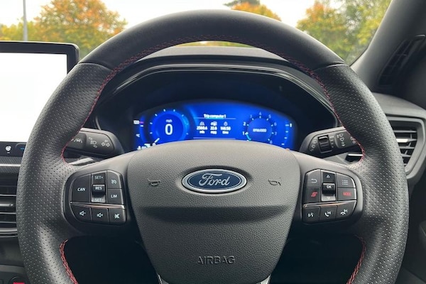 Used Ford Focus 2023 for sale - 76296787: Photo 12