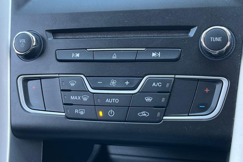 Used Ford Mondeo 2016 for sale - 78109428: Photo 32