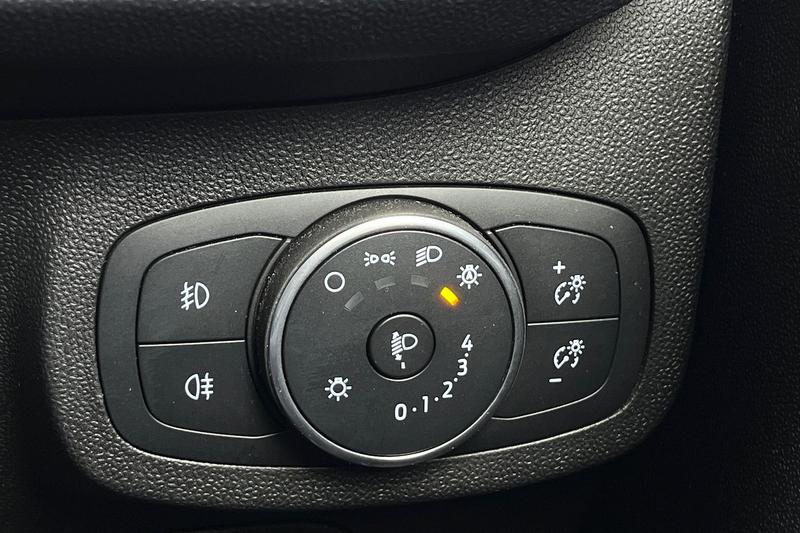 Used Ford Fiesta 2018 for sale - 78087902: Photo 35