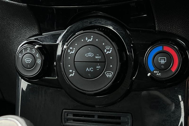 Used Ford Fiesta 2017 for sale - 77198888: Photo 33