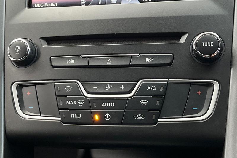 Used Ford Mondeo 2016 for sale - 77388339: Photo 31