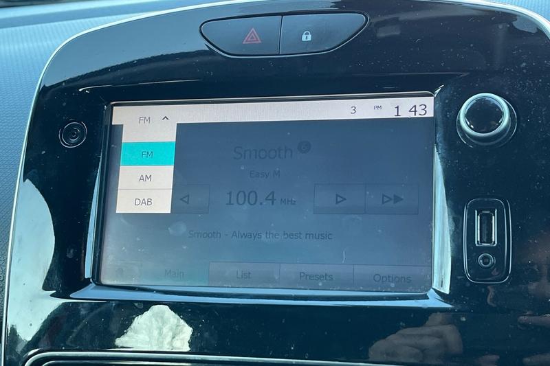 Used Renault Clio 2017 for sale - 76631385: Photo 24