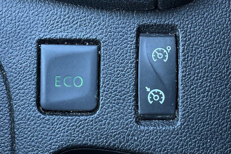 Used Renault Clio 2017 for sale - 76631385: Photo 32