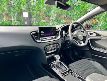 Used Kia Ceed 2025 for sale - 76400259: Photo