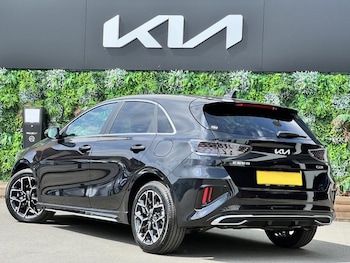 Used Kia Ceed 2025 for sale - 76400250: Photo