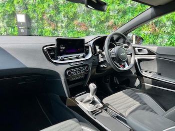 Used Kia Ceed 2025 for sale - 76400250: Photo