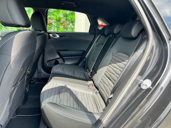 Used Kia Ceed 2025 for sale - 76400250: Photo