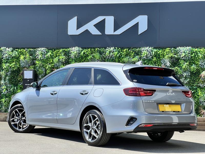 Used Kia Ceed 2025 for sale - 76400241: Photo 2