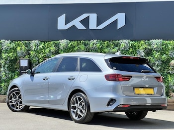 Used Kia Ceed 2025 for sale - 76400241: Photo