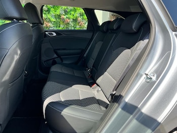 Used Kia Ceed 2025 for sale - 76400241: Photo