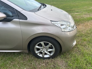 Used Peugeot 208 2014 for sale - 78577767: Photo
