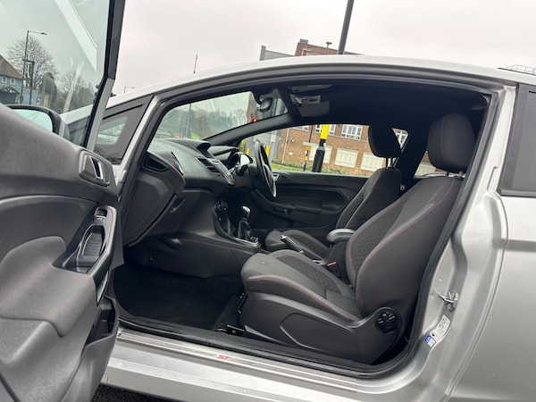 Used Ford Fiesta 2017 for sale - 74654055: Photo 25
