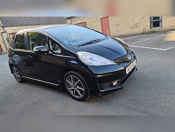 Used Honda Jazz 2013 for sale - 76068024: Photo 2