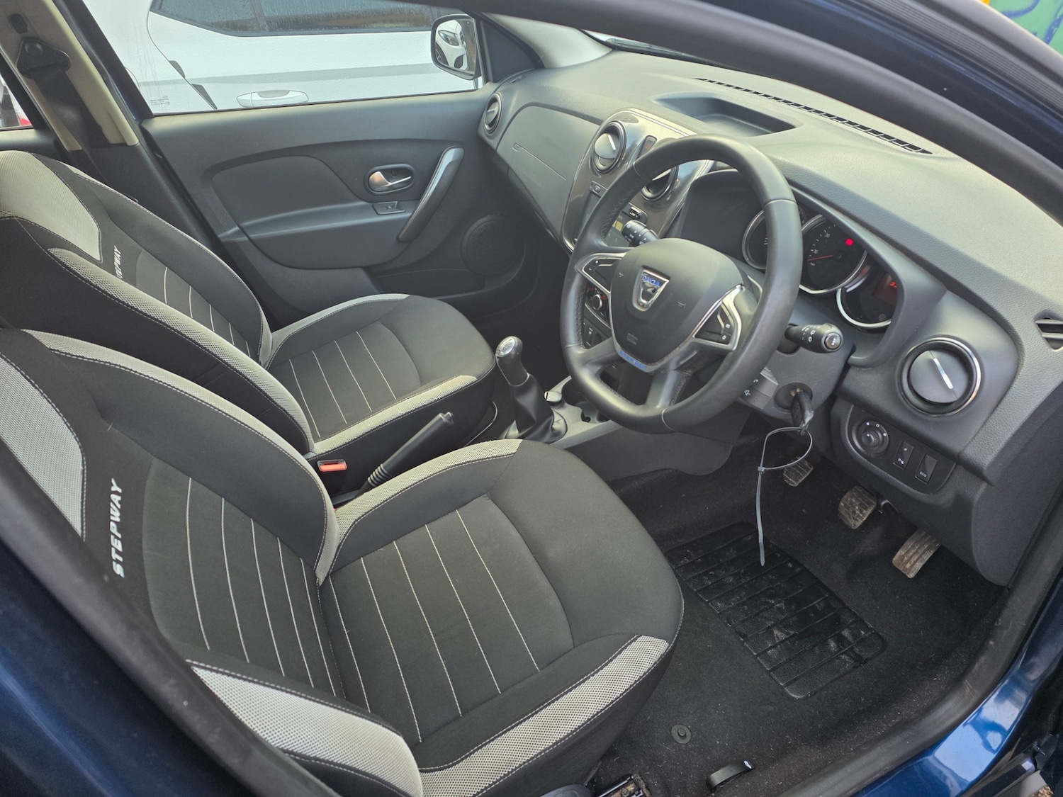 Used Dacia Sandero Stepway 2017 for sale - 77352179: Photo 18