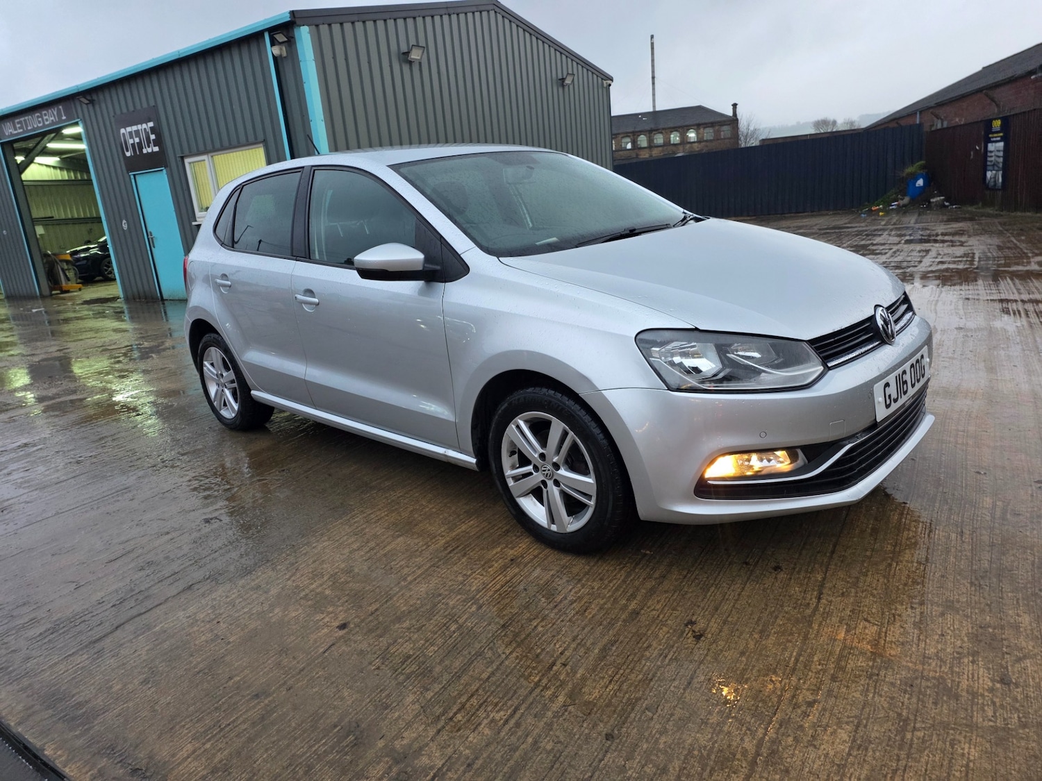 Used Volkswagen Polo 2016 for sale - 77303339: Photo 2