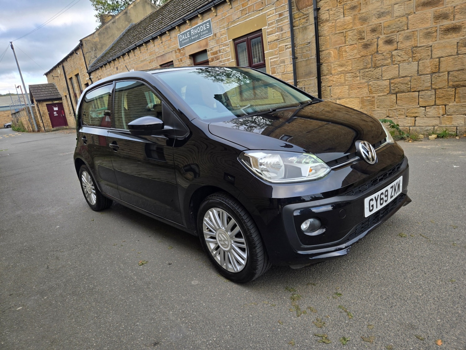 Used Volkswagen up! 2020 for sale - 76225436: Photo 1