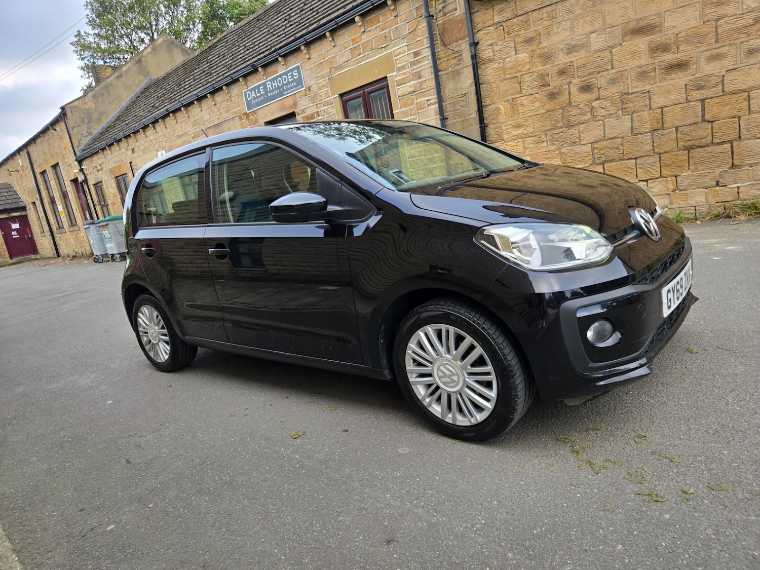 Used Volkswagen up! 2020 for sale - 76225436: Photo 2