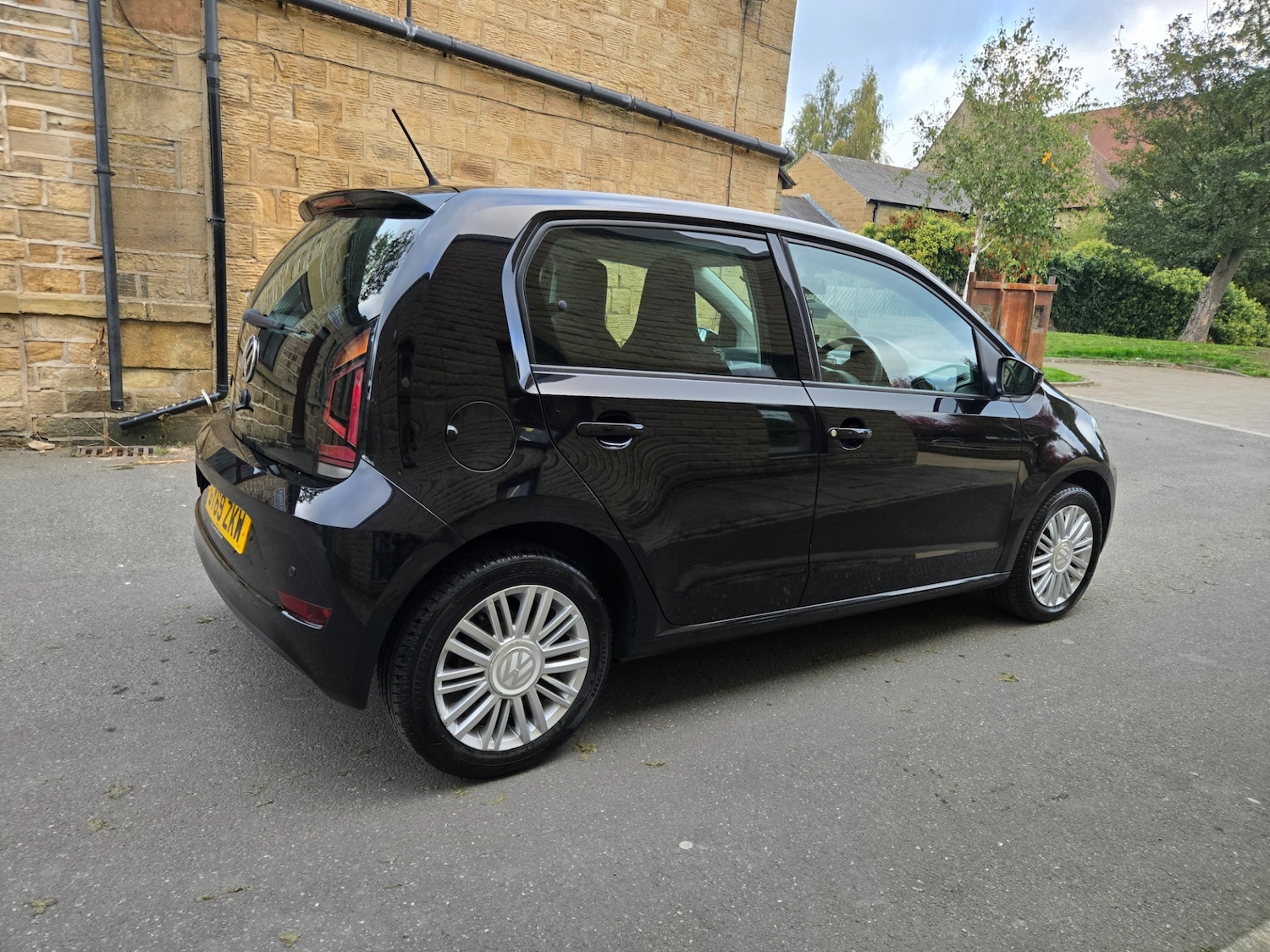 Used Volkswagen up! 2020 for sale - 76225436: Photo 4