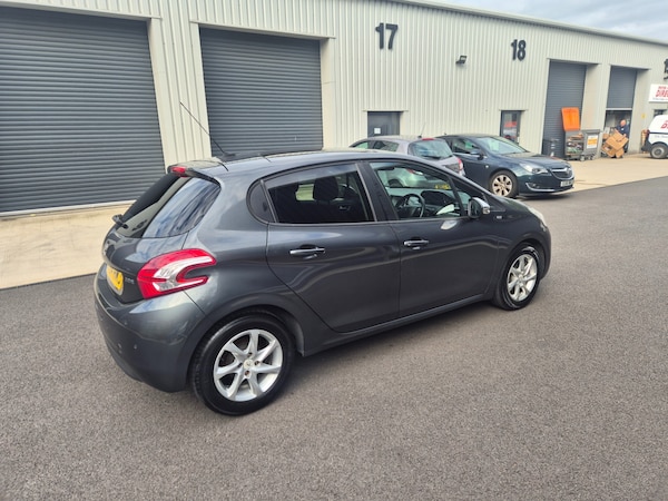 Used Peugeot 208 2014 for sale - 76129265: Photo 11