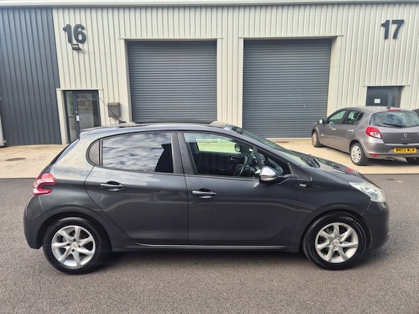 Used Peugeot 208 2014 for sale - 76129265: Photo 12