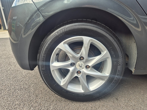 Used Peugeot 208 2014 for sale - 76129265: Photo 15