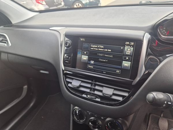 Used Peugeot 208 2014 for sale - 76129265: Photo 24