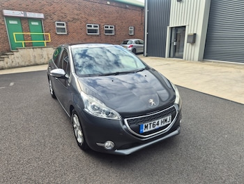Used Peugeot 208 2014 for sale - 76129265: Photo 2