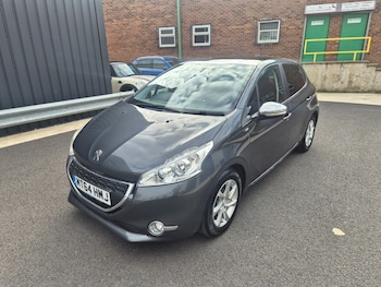 Used Peugeot 208 2014 for sale - 76129265: Photo 4