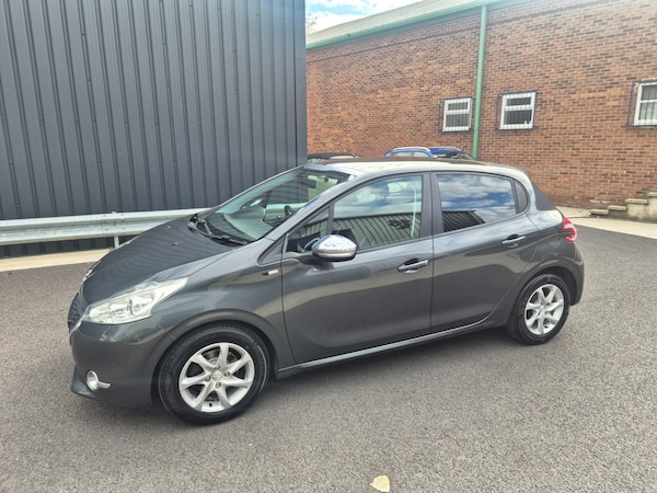Used Peugeot 208 2014 for sale - 76129265: Photo 5