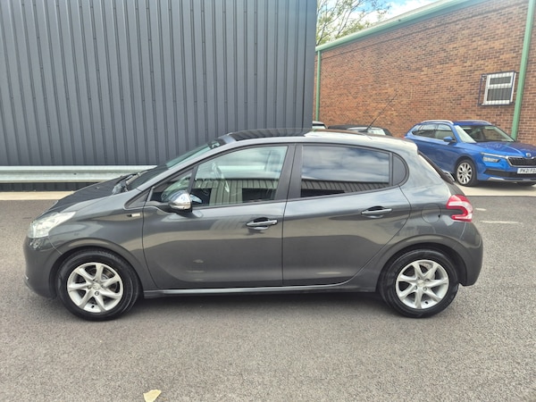 Used Peugeot 208 2014 for sale - 76129265: Photo 6