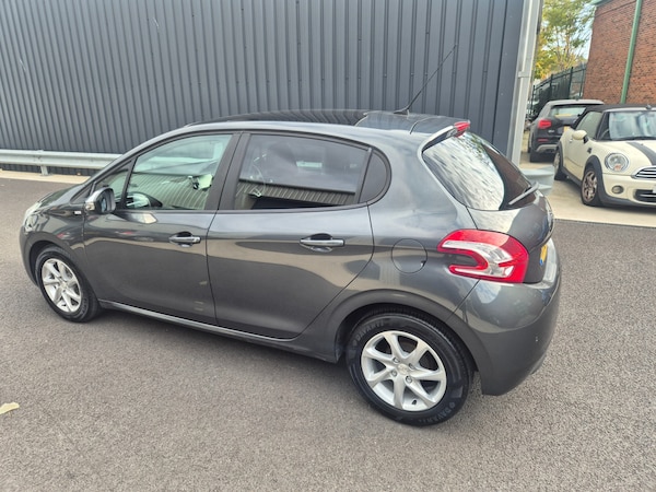 Used Peugeot 208 2014 for sale - 76129265: Photo 7