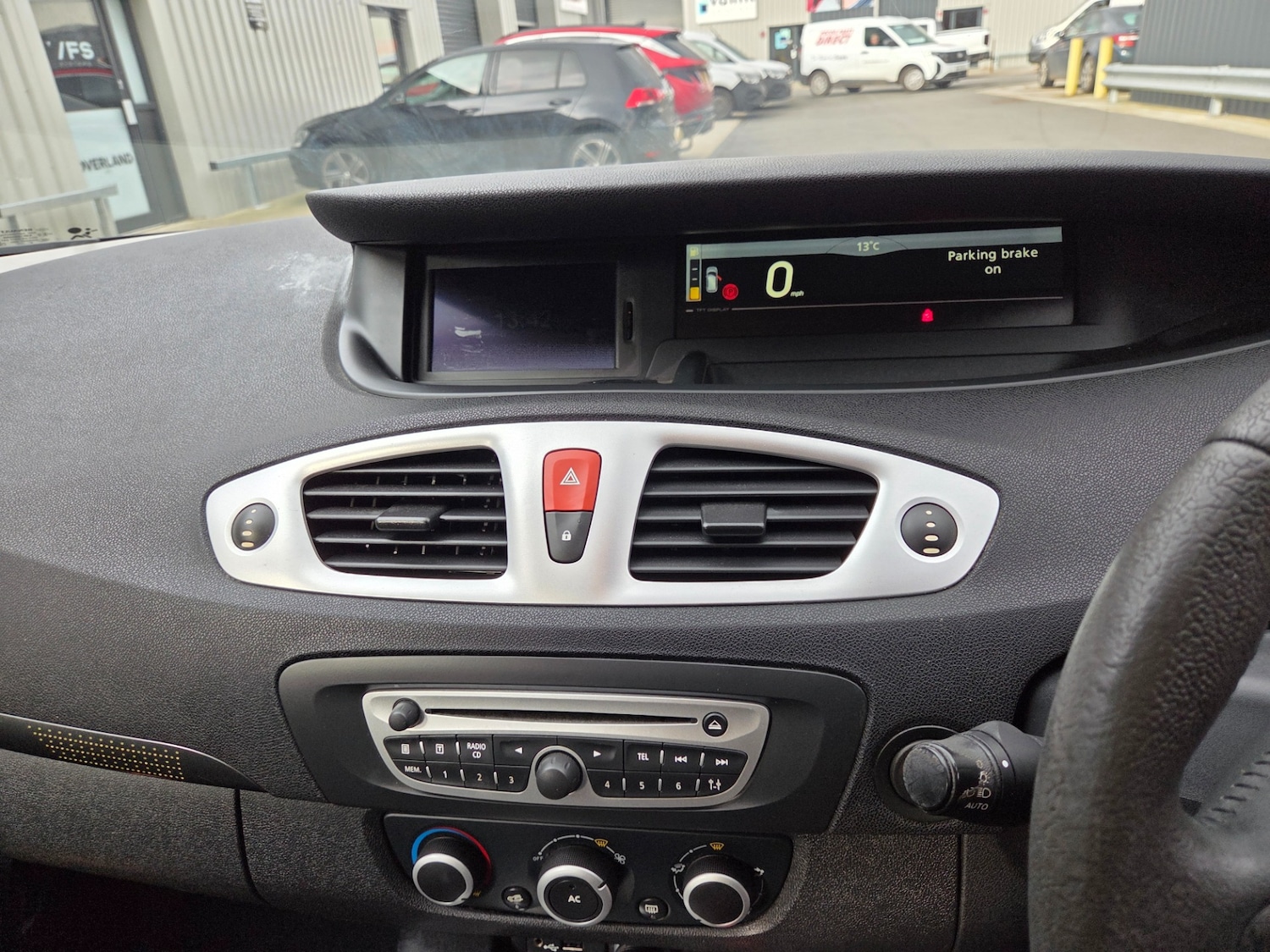 Used Renault Grand Scenic 2010 for sale - 77661890: Photo 17