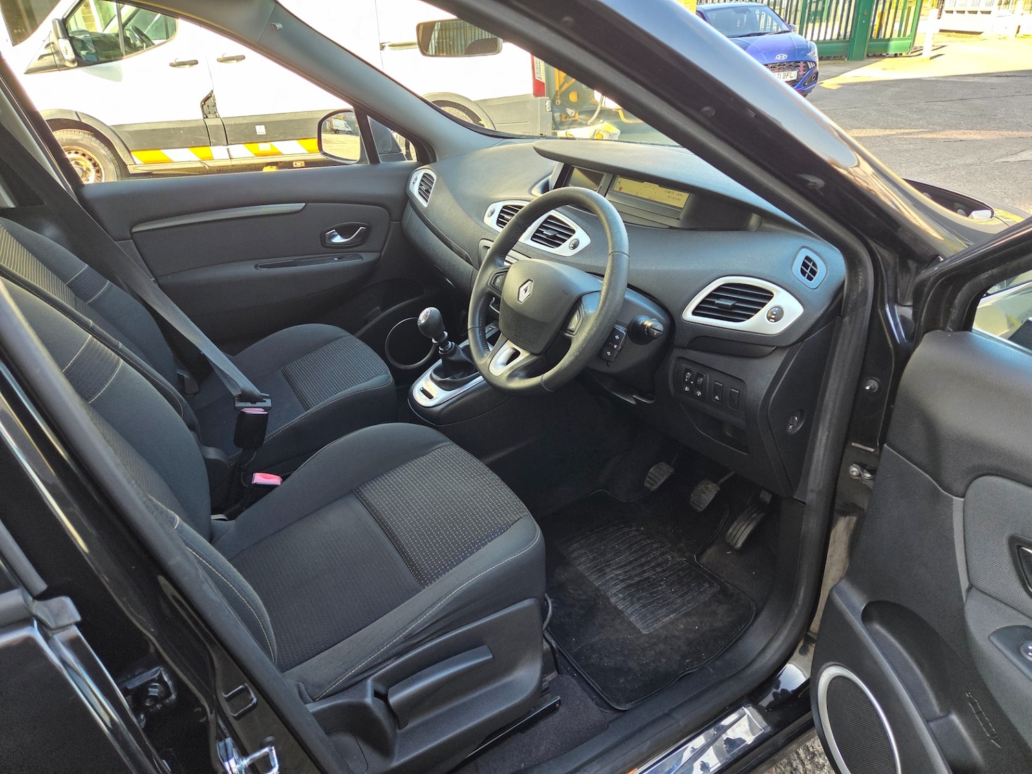 Used Renault Grand Scenic 2010 for sale - 77661890: Photo 29