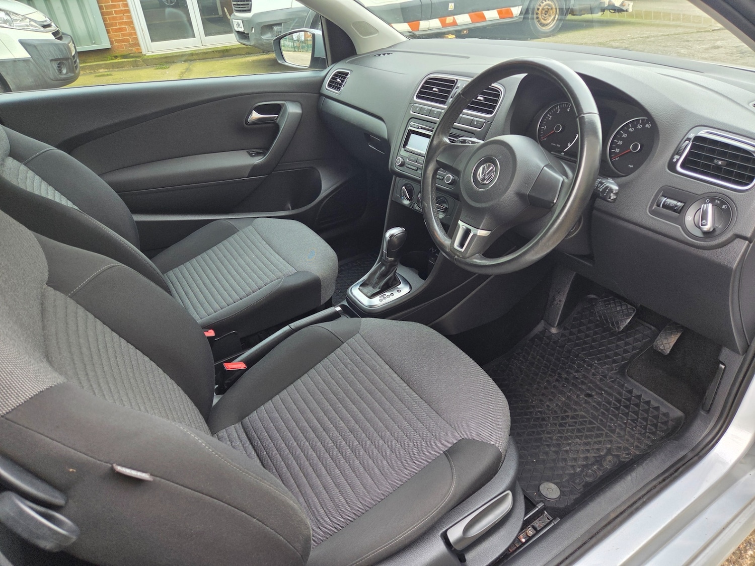 Used Volkswagen Polo 2010 for sale - 77826094: Photo 23