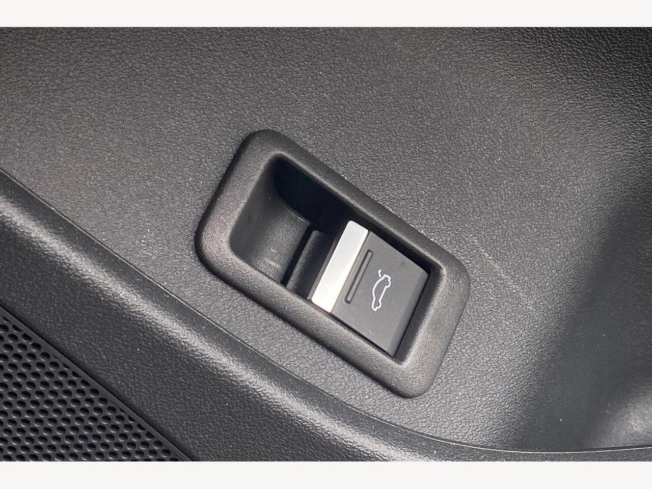 Used Audi Q4 e-tron 2023 for sale - 76772864: Photo 24