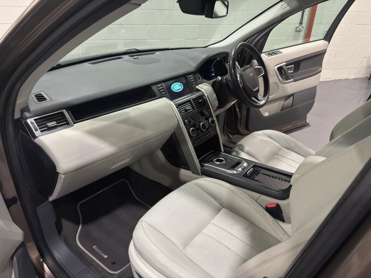 Used Land Rover Discovery Sport 2015 for sale - 76517822: Photo 12