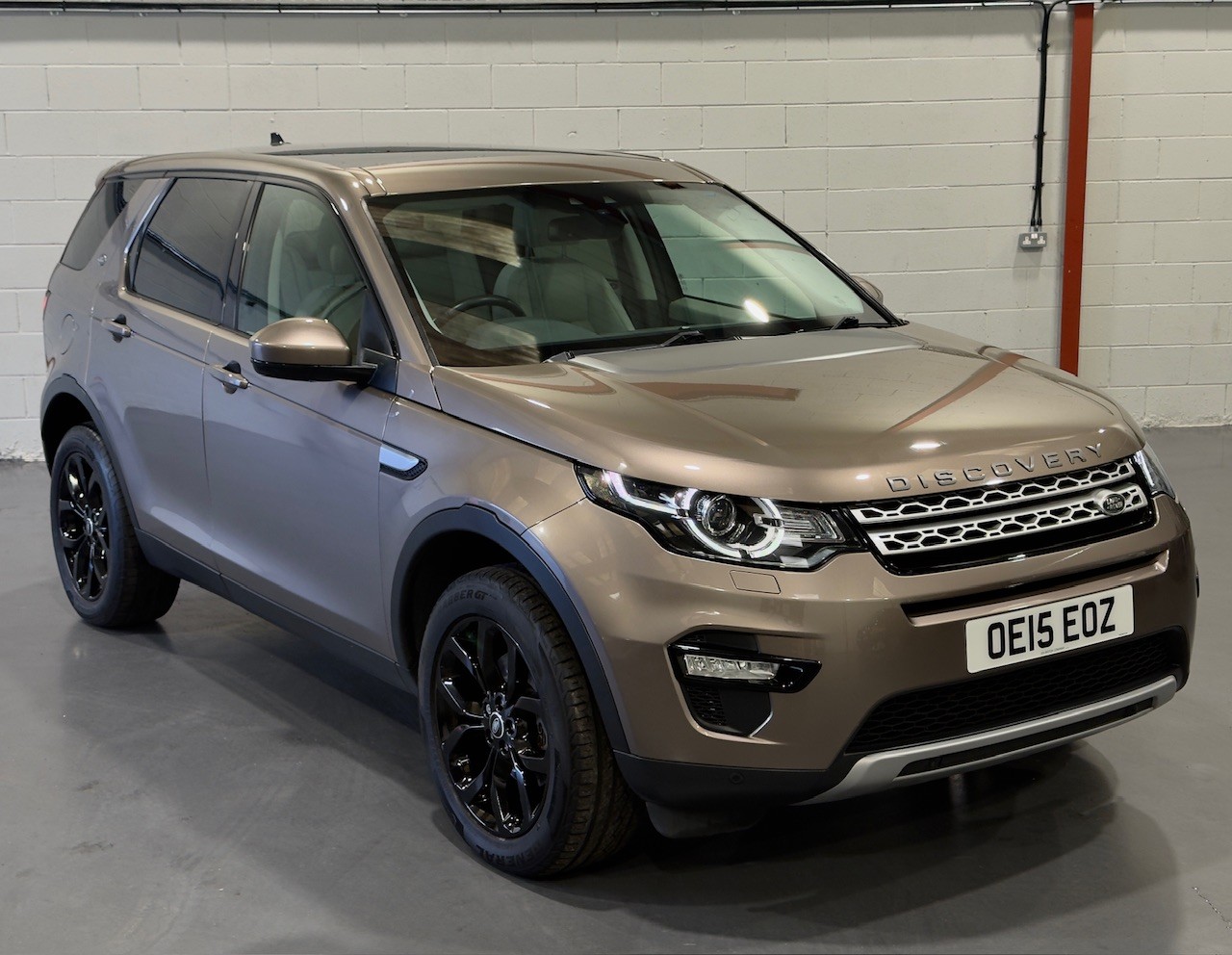 Used Land Rover Discovery Sport 2015 for sale - 76517822: Photo 2