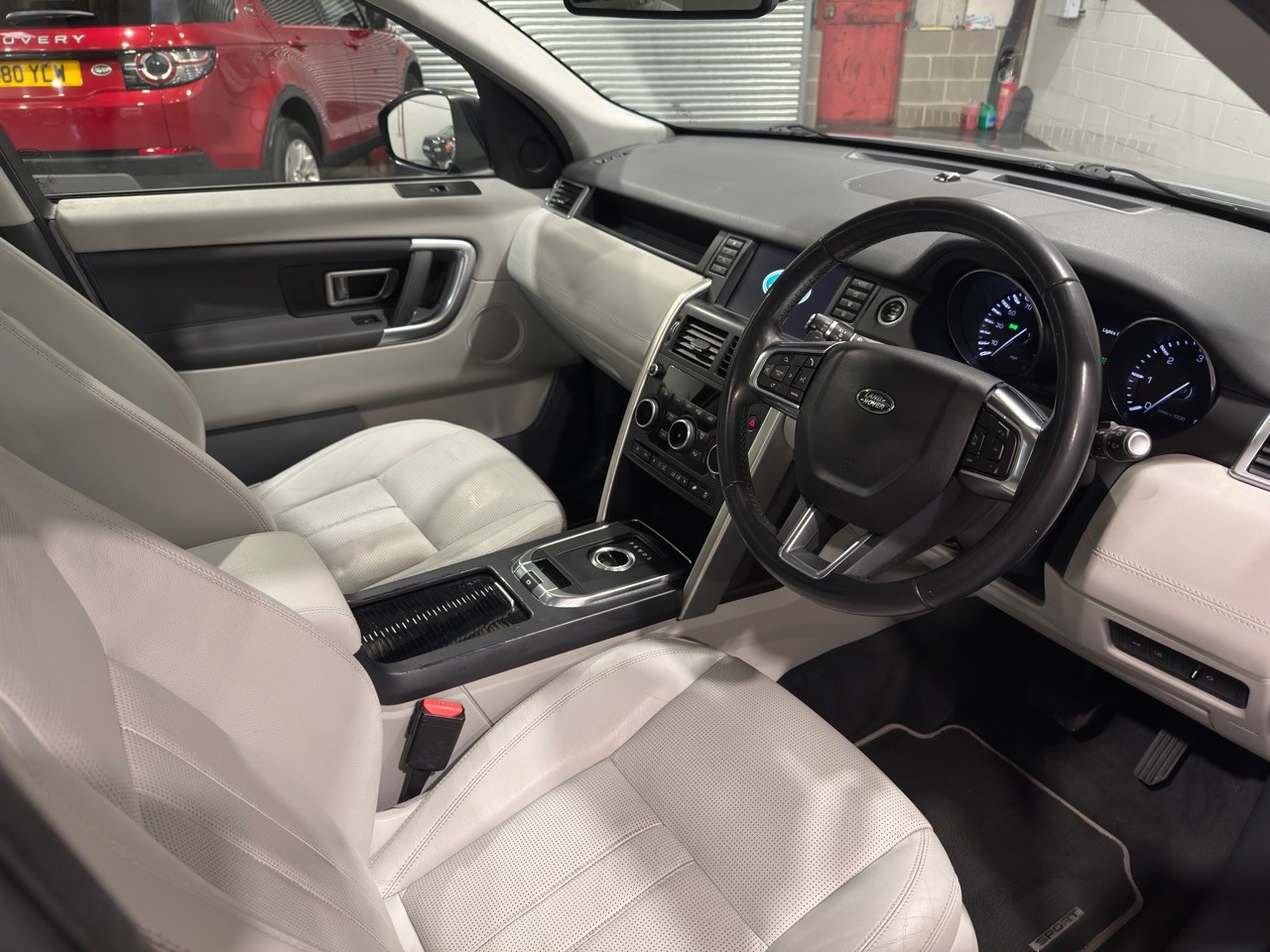 Used Land Rover Discovery Sport 2015 for sale - 76517822: Photo 5