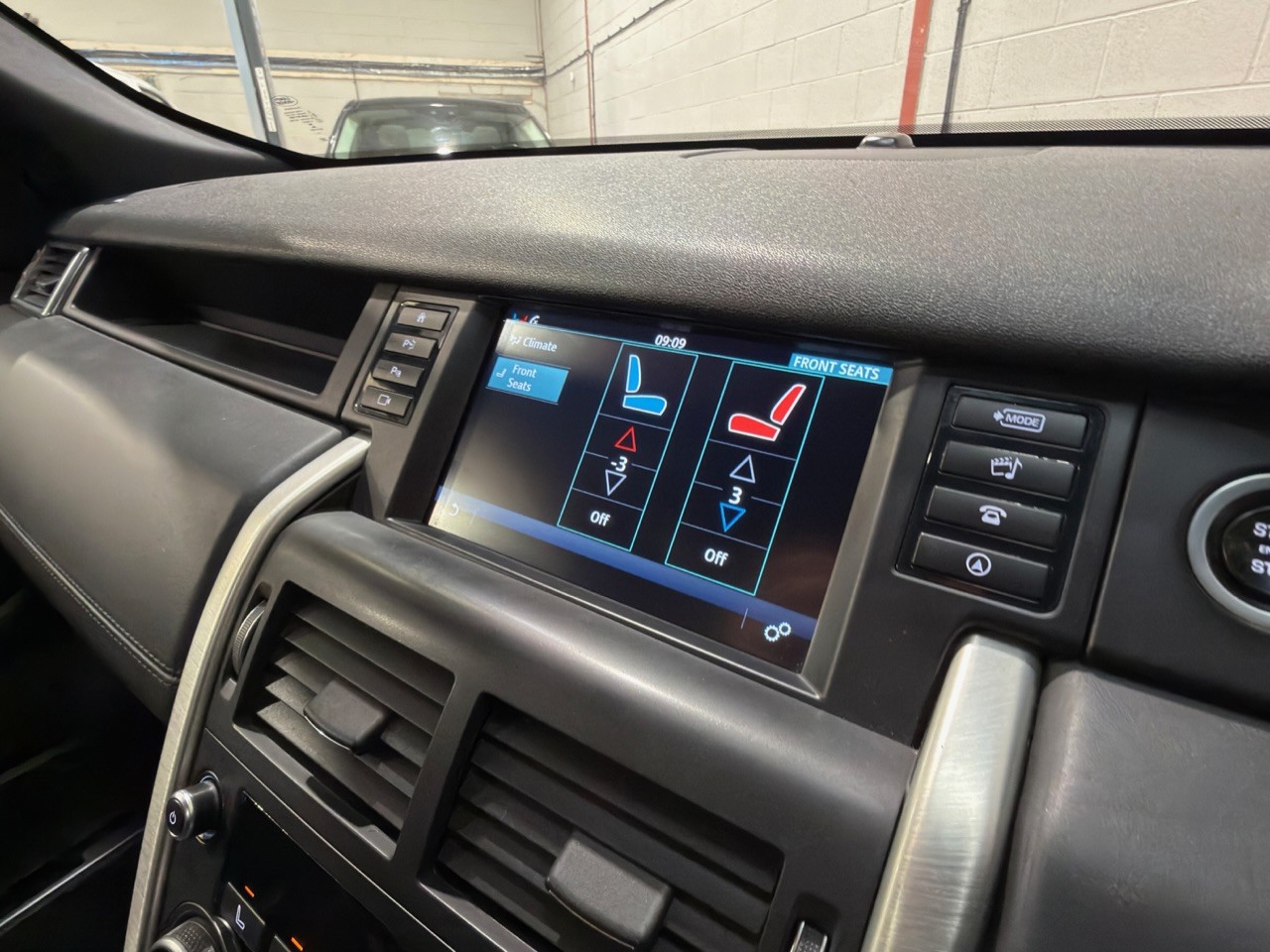 Used Land Rover Discovery Sport 2015 for sale - 77721216: Photo 25