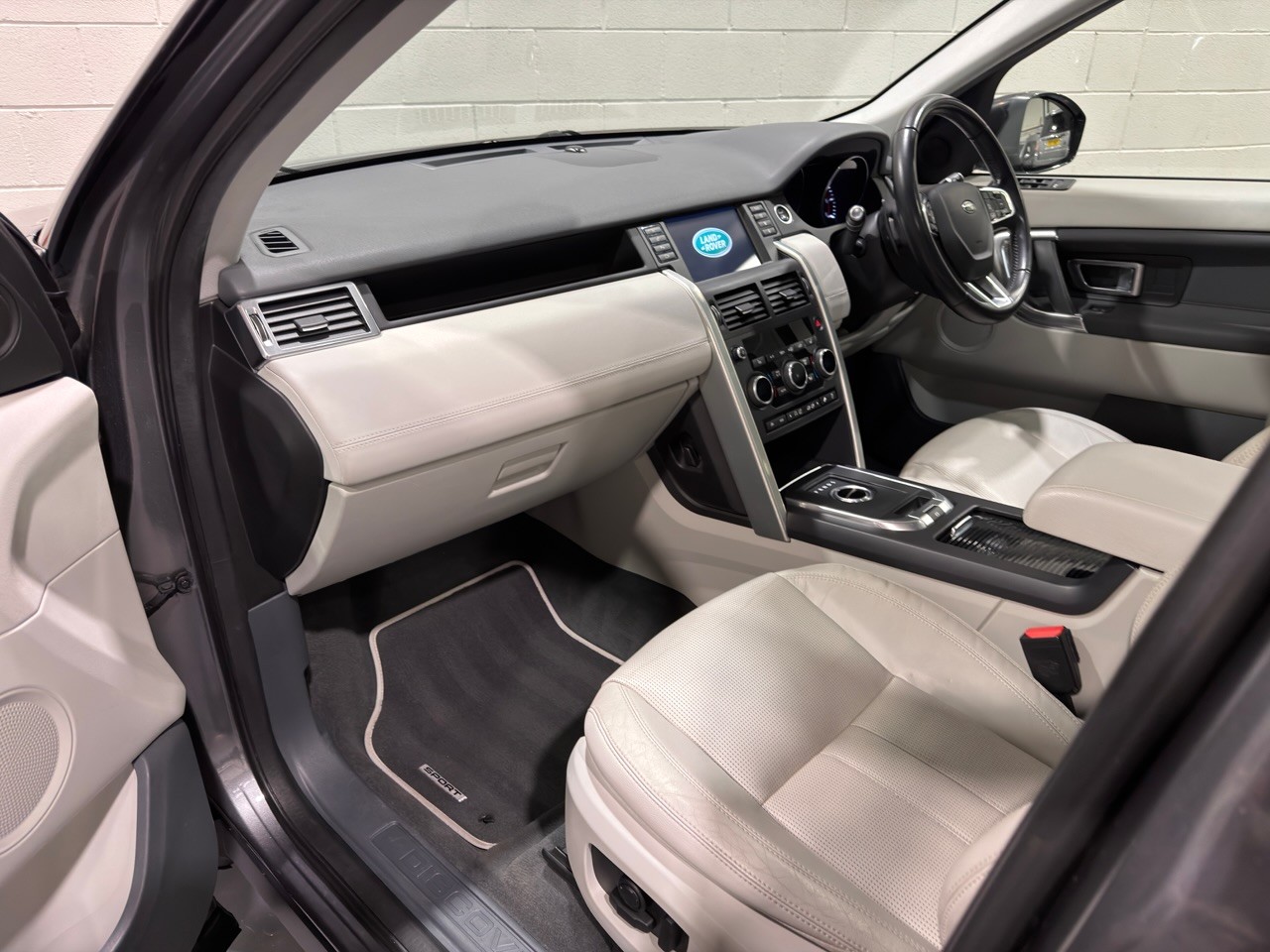 Used Land Rover Discovery Sport 2015 for sale - 77069110: Photo 11