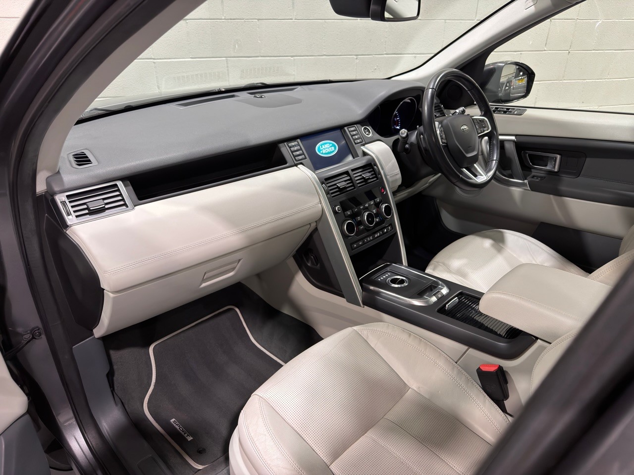 Used Land Rover Discovery Sport 2015 for sale - 77069110: Photo 16