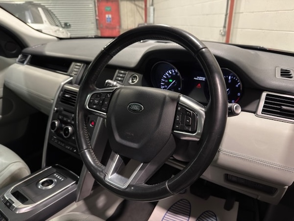 Used Land Rover Discovery Sport 2015 for sale - 76312384: Photo 32
