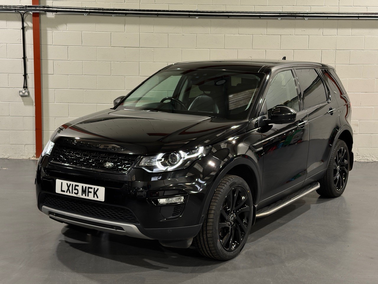 Used Land Rover Discovery Sport 2015 for sale - 76963261: Photo 2