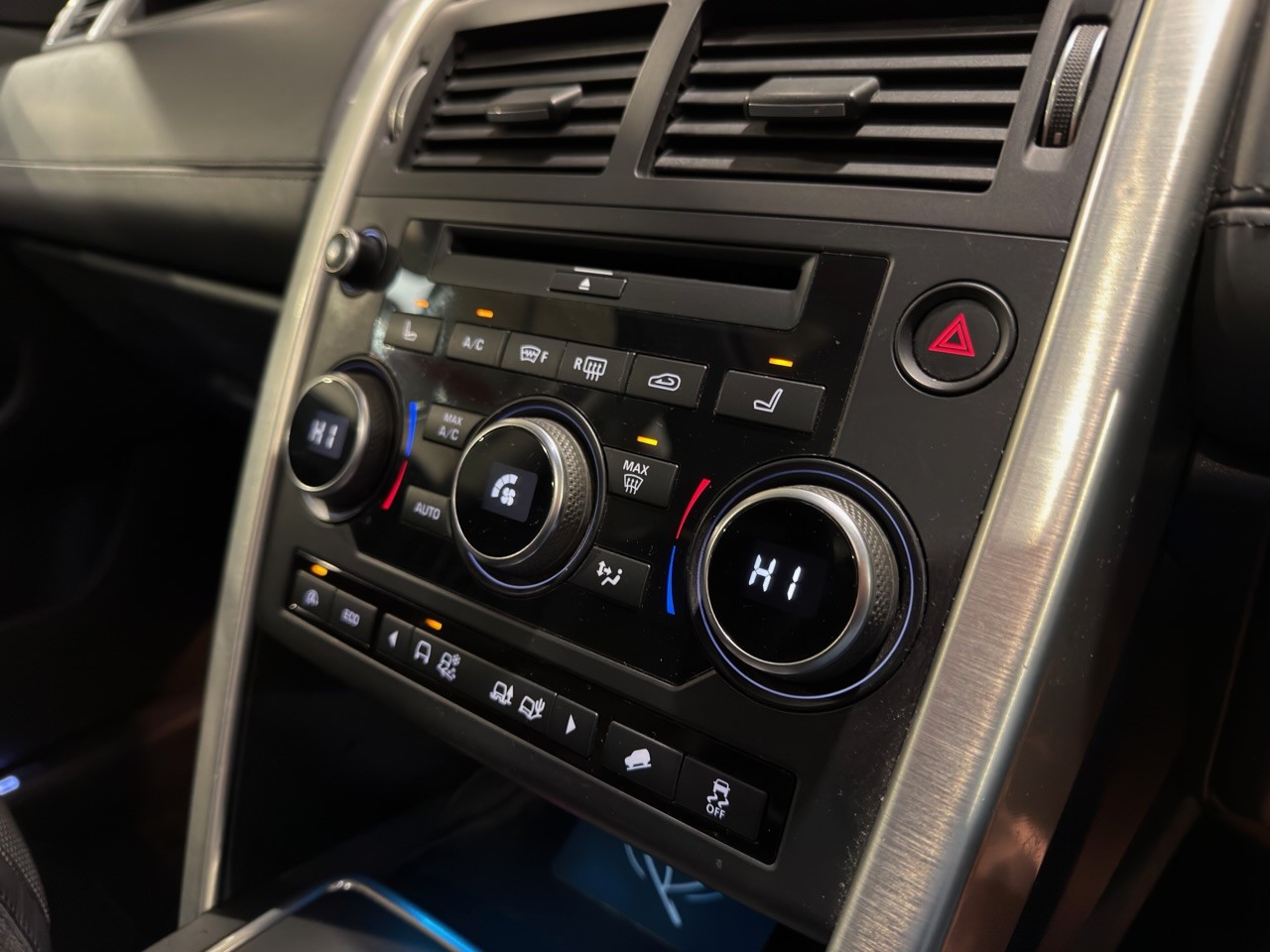 Used Land Rover Discovery Sport 2015 for sale - 76963261: Photo 24